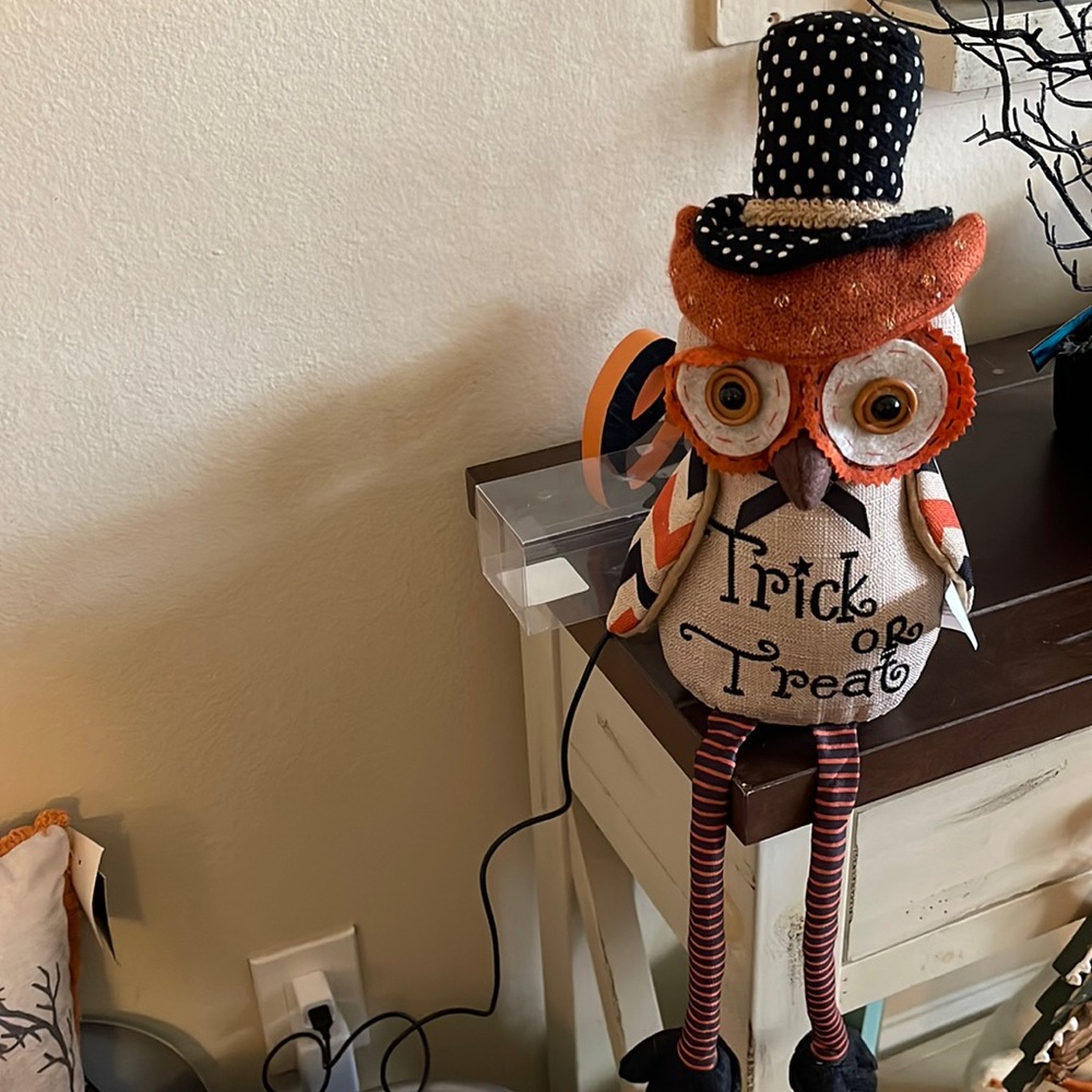 Halloween owl, dangle legs